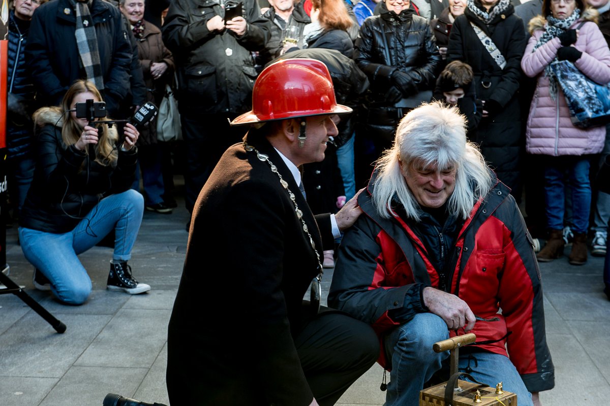 Luzerner_ch's tweet photo. ein Klapf und die KnallFrosch Ausgabe 2023 ist da

#fasnacht #mlg #maskenliebhaber #carneval #lfk #weyZunft #zunftzusafran #fidelitas @LuzernerKB #luzern https://t.co/uz3aNe1Az1