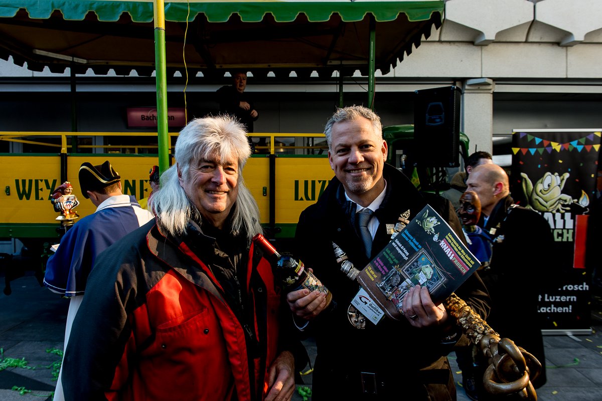 Luzerner_ch's tweet photo. ein Klapf und die KnallFrosch Ausgabe 2023 ist da

#fasnacht #mlg #maskenliebhaber #carneval #lfk #weyZunft #zunftzusafran #fidelitas @LuzernerKB #luzern https://t.co/uz3aNe1Az1