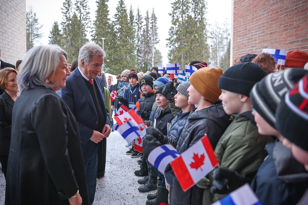 niinisto's tweet photo. Kiitos Ylikylän koululle mieleenpainuvasta vierailusta. Oli mukava tavata oppilaita ja opettajia sekä tutustua saamenkielen opetukseen. https://t.co/6NeJ8ofcDy