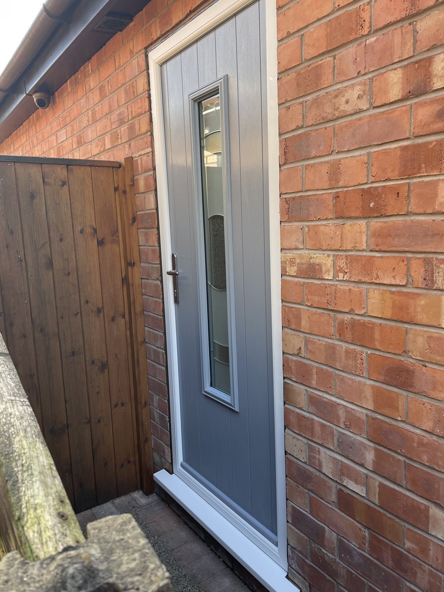 ckp2105's tweet photo. @TheWindowCo I’m happy and excited about my new door fitted earlier today. Another ⭐️⭐️⭐️⭐️⭐️ job from @TheWindowCo! 👌👏 https://t.co/Zm0Rn1hAUX