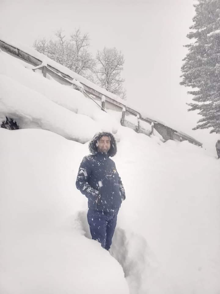 shubhamtorres09's tweet image. Heavy #Snowfall reported from #Kail in #Neelum valley ❄️❄️

Credits = Tahir Butt bhai