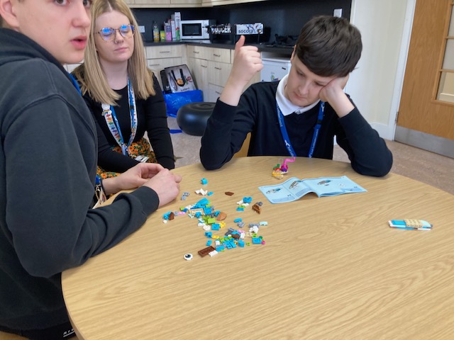 MeadowparkCP's tweet image. LEGO Therapy continued the underwater theme this week with the addition of a seahorse. Really great communicating this week guys as there were some tricky steps. #teamwork #solutionbased @knoxacademy