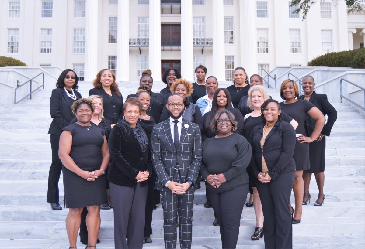 MPSAL's tweet photo. Our unstoppable high school counselors provide vital services to students to help them positively resolve conflicts, plan their career paths and combat challenges such as cyberbullying. #nationalschoolcounselingweek https://t.co/ZGLLjhHIgN