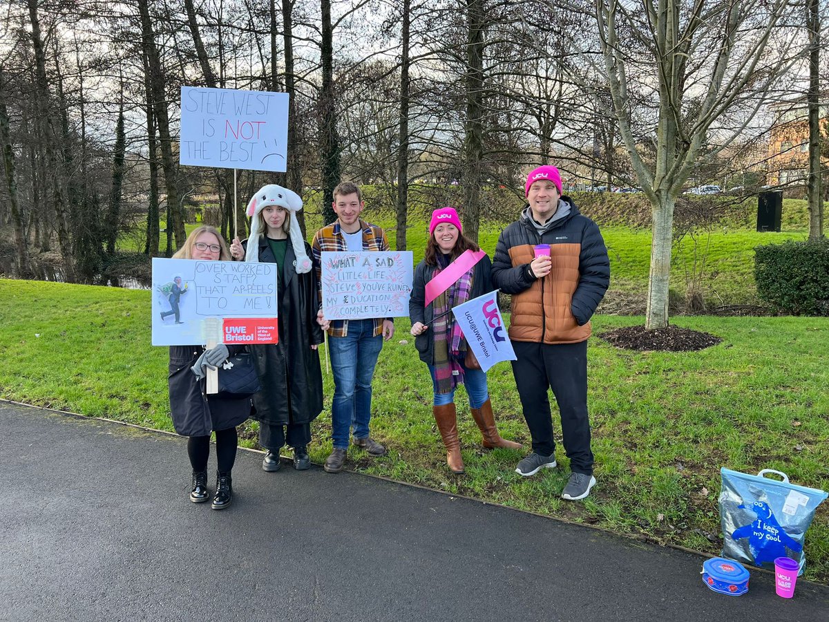 Standing alongside some of our students today. Staff and students united @UWEBristol @UCUatUWE. Our working conditions are your learning conditions. #teamuwe #uwe #ucu @ucu #ucuRISING