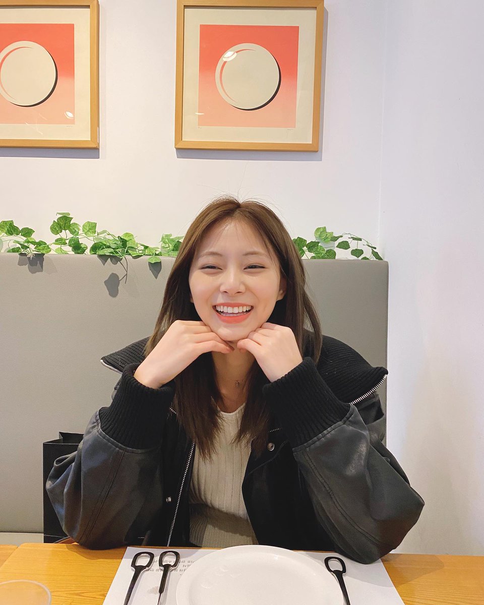 BabyBattenBerg's tweet photo. How Can She Be This Cute ๐ฅฐ๐๐, My Heart Is At Its Limit ๐๐ฅ
#Tzuyu #TWICEโฏโฏโฏ #OneHalfOfMyHeart #BouttaKeelOverFromHerCuteness
#ITookThese #NoSeriouslyIDid #ImNotDelusionalHonest #ADateWithTzu #๐๐ธ
#๐ฐ๐ค๐ค https://t.co/LdWlsV9hqd