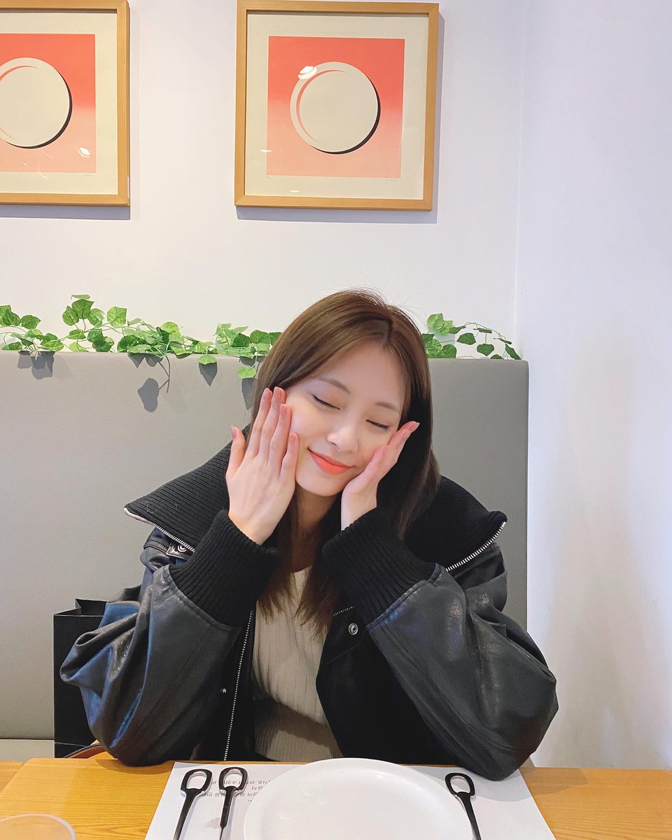 BabyBattenBerg's tweet photo. How Can She Be This Cute ๐ฅฐ๐๐, My Heart Is At Its Limit ๐๐ฅ
#Tzuyu #TWICEโฏโฏโฏ #OneHalfOfMyHeart #BouttaKeelOverFromHerCuteness
#ITookThese #NoSeriouslyIDid #ImNotDelusionalHonest #ADateWithTzu #๐๐ธ
#๐ฐ๐ค๐ค https://t.co/LdWlsV9hqd