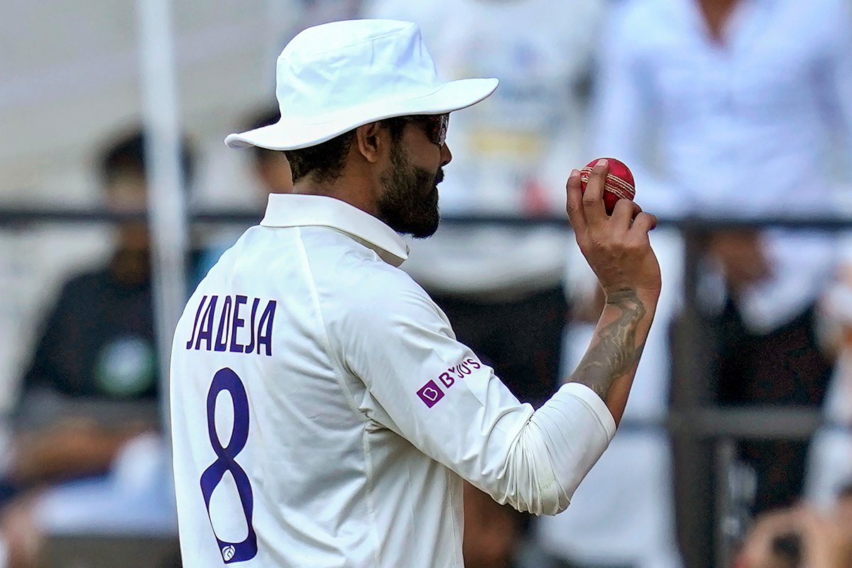 cricketnext's tweet photo. #INDvsAUS #RavindraJadeja #BGT2023

Cheating? Tampering? Relax, Ravindra Jadeja Was Applying Ointment for Sore Finger

Reports @Mid_Carder 

Read Full Story: https://t.co/NpArgfQj0G https://t.co/mhXyScOakg