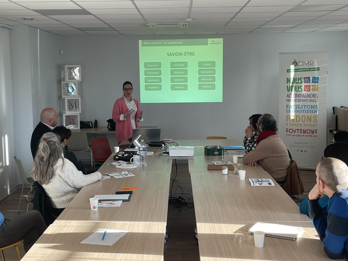 fedeADMR_82's tweet photo. Ce matin la Federation #ADMR de Tarn-et-Garonne proposait un atelier découverte @Poleemploi_oc avec une visite de l’appartement d’apprentissage,une présentation des métiers de l’Aide à Domicile et des formations en interne pour évoluer tout le long de son parcours professionnel ! https://t.co/DtnNSyEBs5