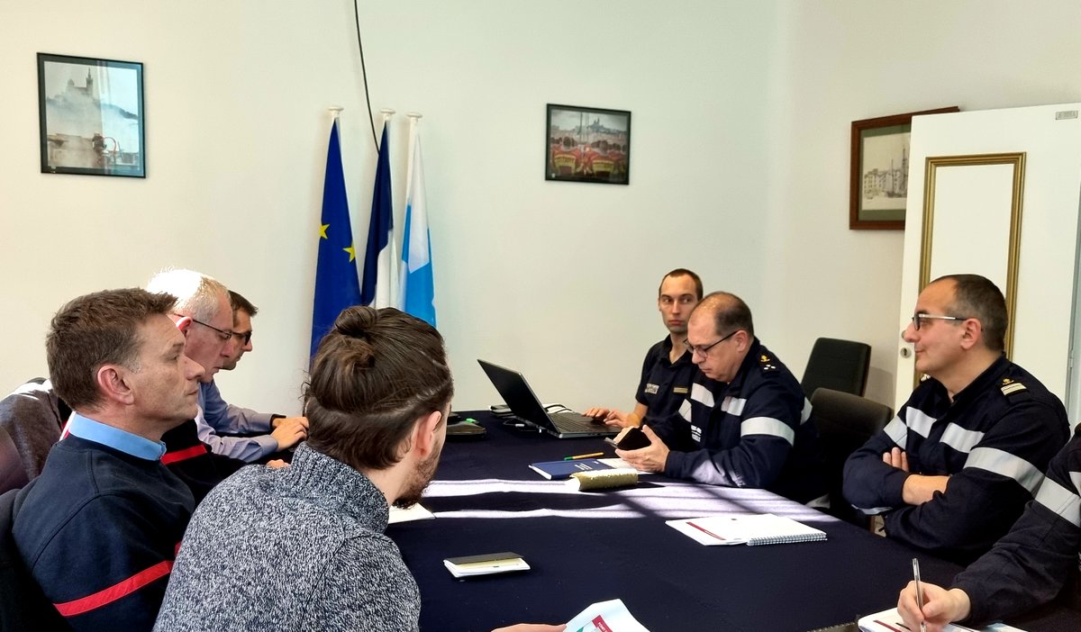 metarisc's tweet photo. @metarisc 
@SDIS62 
@MarinsPompiers #BMPM 
@RIGAUDphil 

09.02.2023 
Depuis l'état-major du BMPM, le partenariat SDIS62 &amp; BMPM s'accélère au bénéfice de tous les acteurs de la Prévention #PRV et de la Prévision #PRS des risques. https://t.co/QOLnZkCPJw