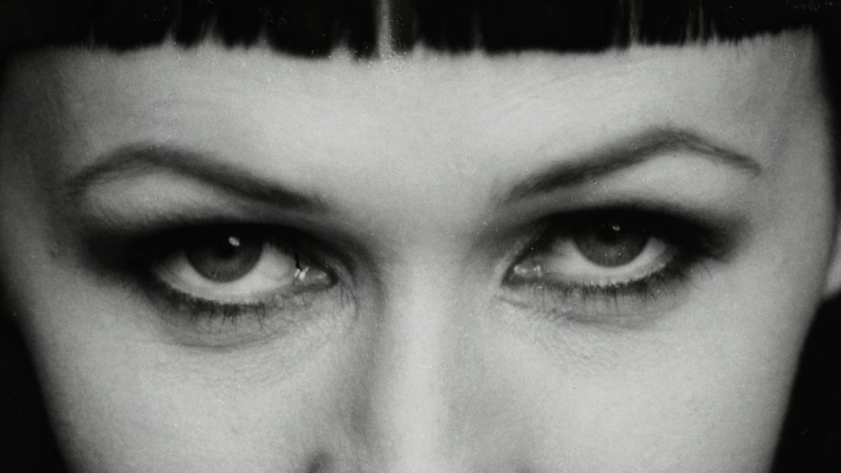 📺Zigzag 📺TVG2 - 20h
🪰No plató #Mosca con Gustavo del Río e Martín Maez <a href="/ArtikaSala/">Sala Ártika</a>  🟣<a href="/Anxelescunha/">Ánxeles Cuña Bóveda</a> fala de #Arraianos <a href="/sarabelateatro/">sarabela teatro</a> 🟠"Plástica Castrexa"
 <a href="/Afundacion_org/">Afundación</a> 📸'Steven Meisel 1993' 🗣️María Hinojosa e Joana Carneiro <a href="/rfgalicia/">Real Filharmonía de Galicia</a> 💥#Maruxaina Mekánika Rolling Band