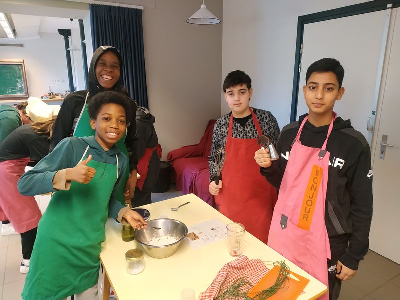 Toujours dans le cadre du projet sur l'alimentation responsable et durable, la classe de 4eme C s'est de nouveau rendue au centre d'initiation à la nature et à l'environnement de Strasbourg. Tout d'abord les élèves ont analysé toutes les étapes

…-arp-strasbourg.site.ac-strasbourg.fr/web/?p=3646