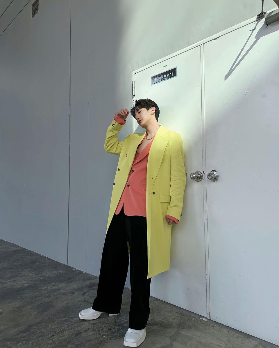 toptap_archive's tweet photo. 020923 #Toptap_jirakit #โอลลี่ไทป์
#VersaceSS23 #VersaceOdissea
© toptap_jirakit ig
🔗https://t.co/7SA9yz9EB7 https://t.co/tNUAzEbyg2