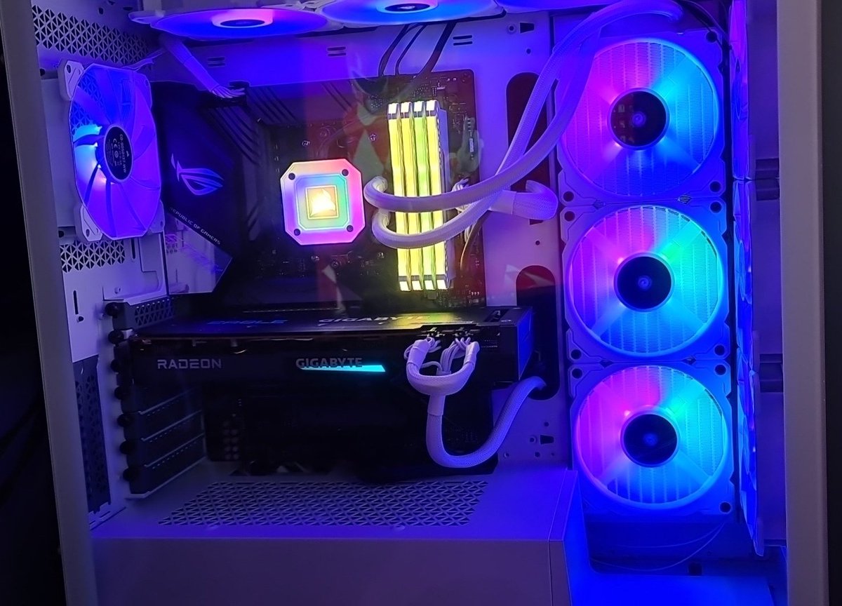 raine_connor's tweet photo. @NZXT https://t.co/dTZkbGs1ed