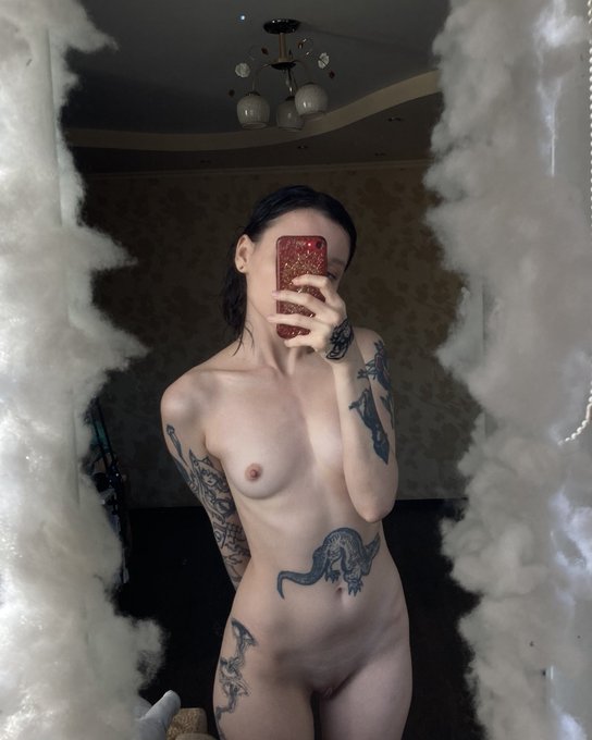 Уважаемые пользователи Твитера , прекратите искать мои сиськи, я сама не могу их найти. https://t.co<a href="/tag/%D0%BD%D1%8E%D0%B4%D1%81%D0%BE%D1%87%D0%B5%D1%82%D0%B2%D0%B5%D1%80%D0%B3"class="tags"><span>#нюдсочетверг</span></a>