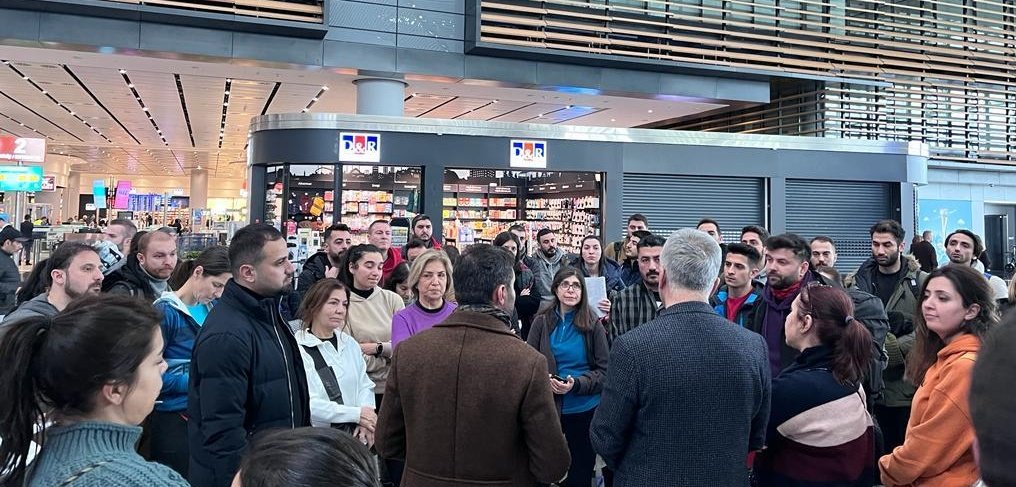 istanbulilmem's tweet photo. 🔺İl Millî Eğitim Müdürlüğümüz Özel Eğitim Şubesi tarafından koordine edilen 69 psikolojik danışman ve rehber öğretmenimiz deprem mağduru yetişkin ve çocuk vatandaşlarımıza psikolojik ilk yardım sağlamak üzere İstanbul Havalimanından Kahramanmaraş ilimize doğru yola çıktı. https://t.co/u47GmX8G51