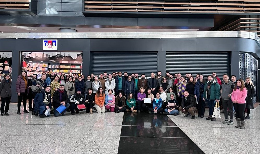istanbulilmem's tweet photo. 🔺İl Millî Eğitim Müdürlüğümüz Özel Eğitim Şubesi tarafından koordine edilen 69 psikolojik danışman ve rehber öğretmenimiz deprem mağduru yetişkin ve çocuk vatandaşlarımıza psikolojik ilk yardım sağlamak üzere İstanbul Havalimanından Kahramanmaraş ilimize doğru yola çıktı. https://t.co/u47GmX8G51