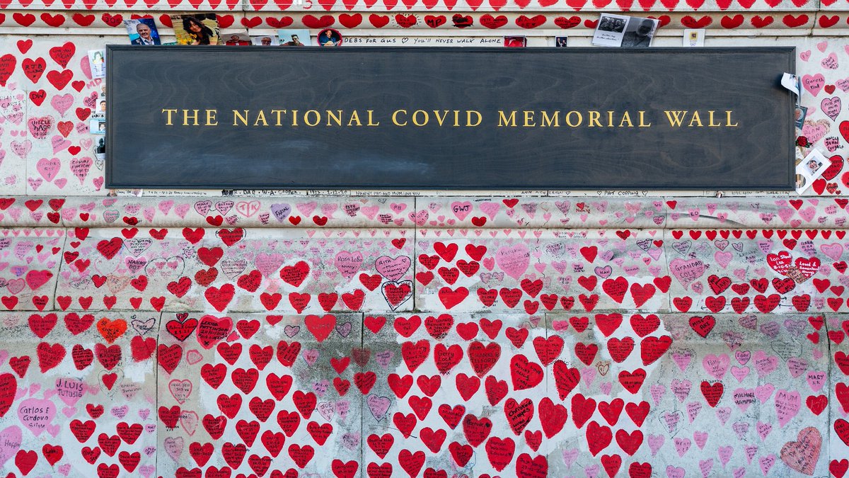 How should we commemorate the pandemic? 

📺 Watch our sociologists Pete Manning, <a href="/SarahEHMoore/">Sarah Moore</a>, <a href="/JordanTchil/">Jordan Tchilingirian</a> and <a href="/cendeathsociety/">Centre for Death and Society</a> co-director <a href="/KateWoodyBath/">Kate Woodthorpe</a> discuss the ongoing #COVID19 Commemoration Consultation in this lecture from January.

bath.ac.uk/campaigns/covi…