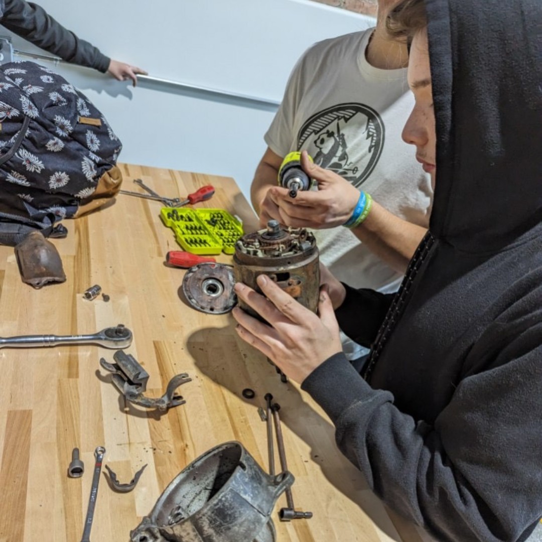 Car Club students took apart a starter and alternator, a carburetor, a brake master cylinder, and a distributor. They learned that it was common years ago to take them apart to fix when parts failed instead of buying a new replacement. 

#PPHS #PPHSSouthBend #LearningMadeFun