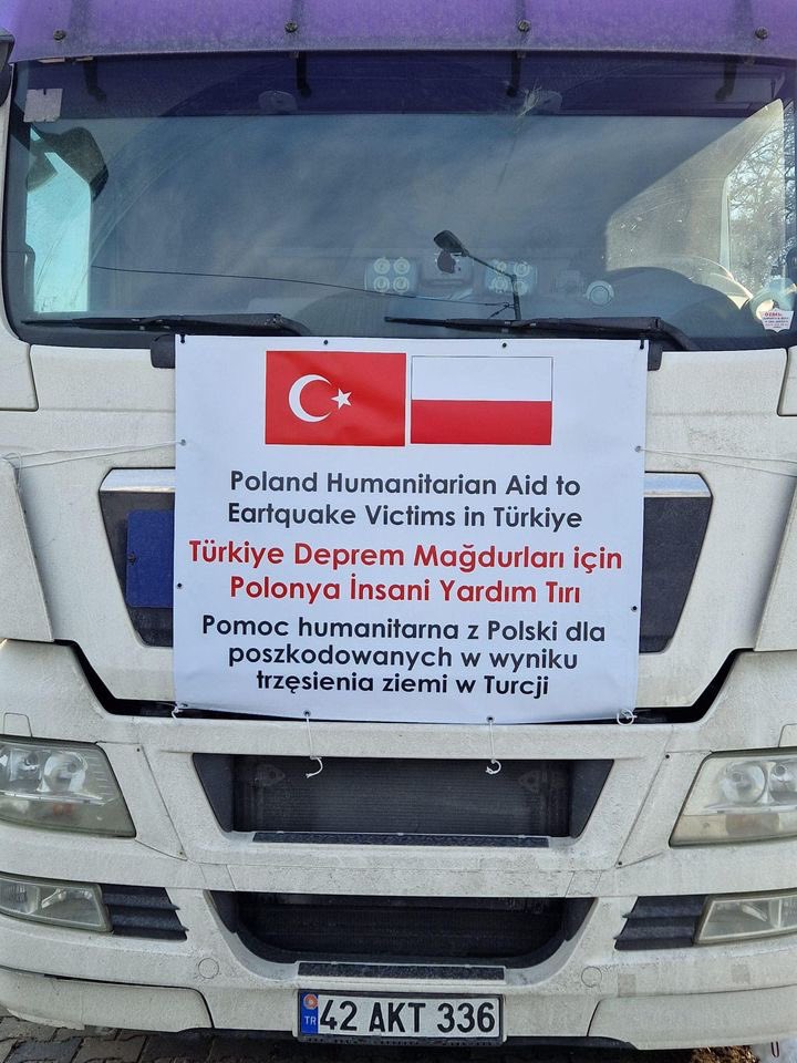 Polonya’dan ilk yardım TIR’ımız yola çıkıyor.

Emeği geçen, bağışta bulanan herkese çok teşekkür ederiz.

BİZ BİRLİKTE GÜÇLÜYÜZ 🇹🇷🇵🇱

Nasz pierwszy transport z artykułami najpilniejszej potrzeby wyruszył z Polski. 

Dziękujemy wszystkim darczyńcom. 

W jedności siła. 🇹🇷🇵🇱