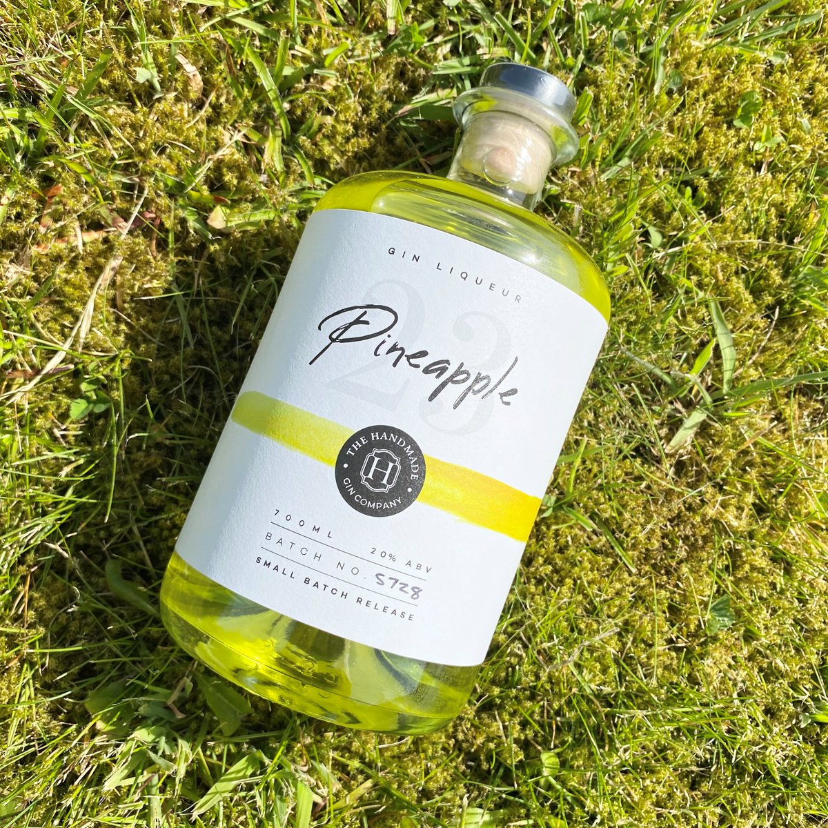 handmadegin's tweet photo. Or maybe just a Pineapple Gin Liqueur to accompany the pizza 😋🍍🍕
#NationalPizzaDay #PizzaDay #pineapple #gin https://t.co/s7jI2UpVZa