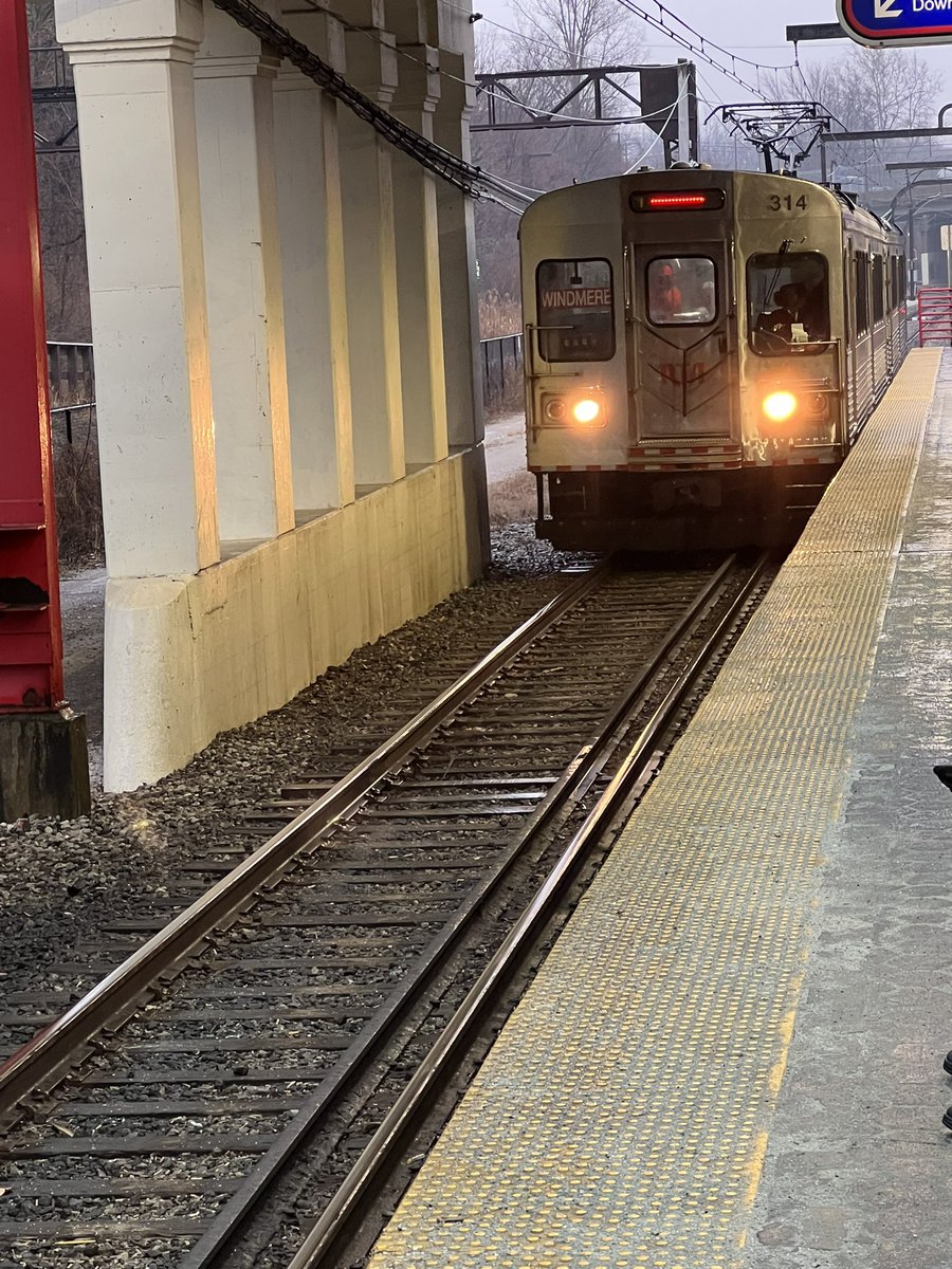 CuyahogaGIS's tweet photo. Another day, another ride on the @GCRTA red line. #transitweek #ohiolovestransit 🚊 https://t.co/yzR7ss7luN