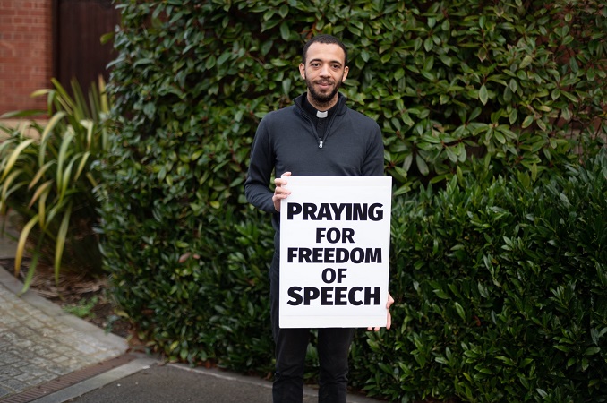 BREAKING: Police Arrest Catholic Priest for Silently Praying Outside Abortion Clinic buff.ly/3IdAhAI