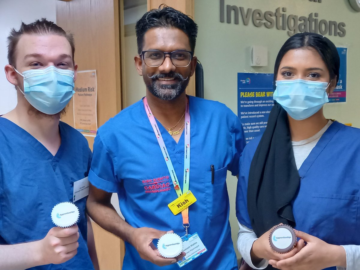 nikkimorgan_LOD's tweet image. Visiting 2 of our healthcare science #TLevel students out I practice today joined by their educator and mentor in cardiac investigations. Happy #TLevelThursday enjoy your cakes