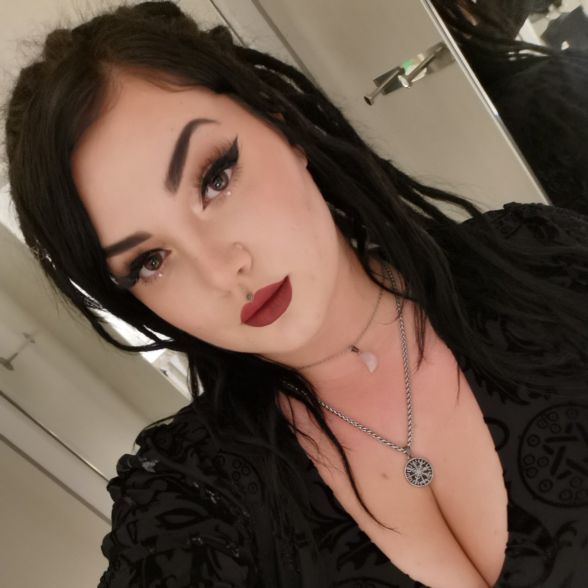 astrid_hexe's tweet photo. Hiii! I'm back on Twitter (and OnlyFans 👀) https://t.co/Tf4CH7ESiW