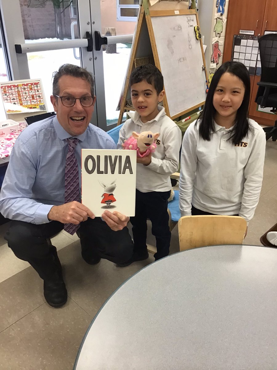 HTS_Kindies's tweet photo. Thank you Mr. Hunt for being our guest reader! ❤️📚📖#ReadingThursday #BetterTogether @ConnieRanieri @HTSRichmondHill https://t.co/ZgbuLiMPfR