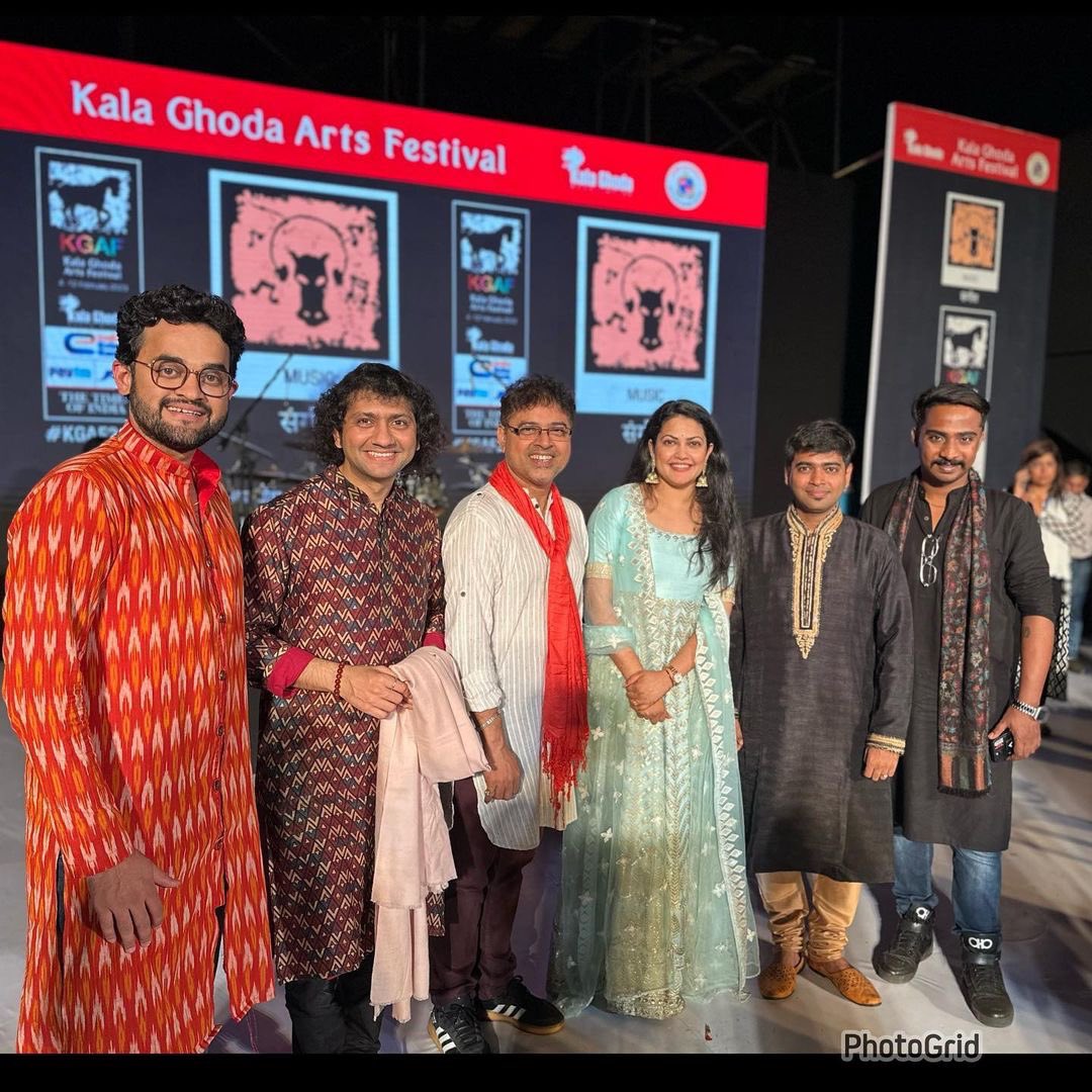 sanjoygt's tweet image. Last 2days ~ #KalaGhodaArtfestival #kgaf @kgafest .
@Ojastabla #myself #sanjoydas #shravansamsi @Nayaabudhas #manaskumar #ninad #anuj #vaibhav #anaygadgil #swaranjay &amp;amp;  @barvepriyanka . 
Thanks #mumbai for amazing audiences.🙏🏻