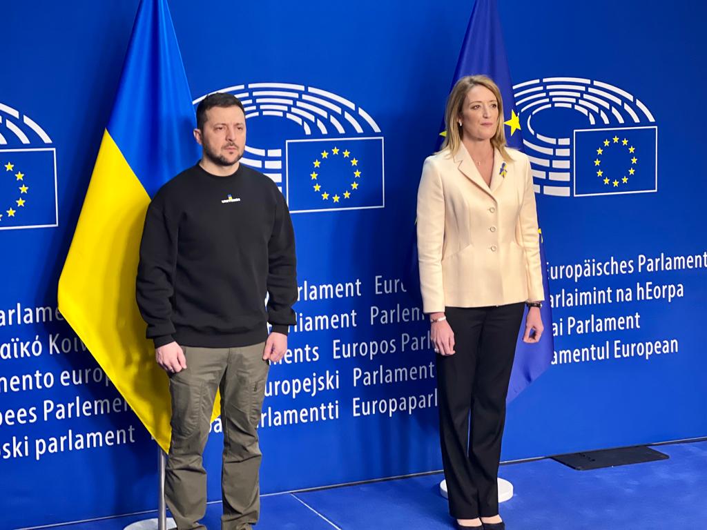 🇪🇺🇺🇦

President of Ukraine Volodymyr <a href="/ZelenskyyUa/">Volodymyr Zelenskyy / Володимир Зеленський</a> has just arrived at the European Parliament and met with <a href="/EP_President/">Roberta Metsola</a> Roberta Metsola