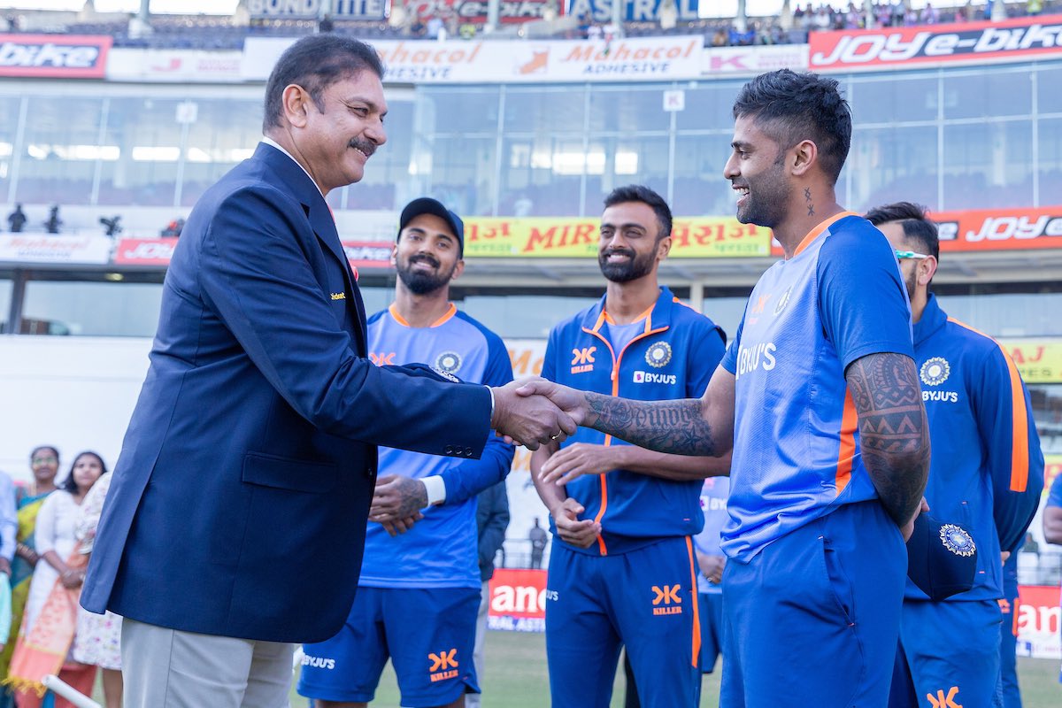 RaviShastriOfc's tweet photo. Surya - shine on. You redefined batting in T20s and now it is turn of the truest form - Test. Be yourself #BGT2023 #INDvAUS https://t.co/0Zb1PxKhEH