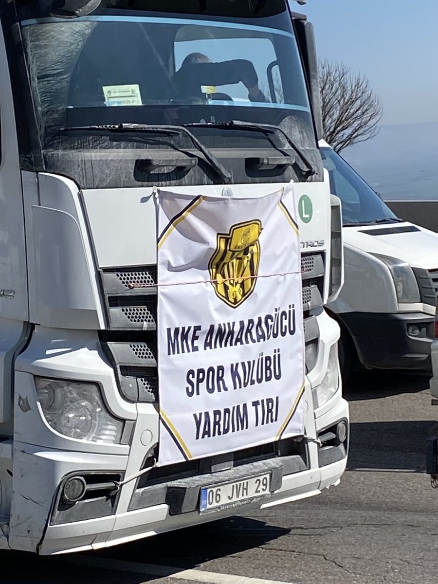 Privat organisierte Hilfe für Opfer der #Erdbeben in der #Türkei auf dem Weg nach #Antakya #Hatay. Leider im Stau.