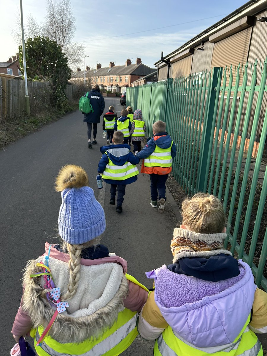 RuncieOf's tweet photo. And we’re off!! Gosforth Gets Going Zumba time! 💃 🕺 #gosforthgetsgoing #ARFS https://t.co/xOceFUwKPF