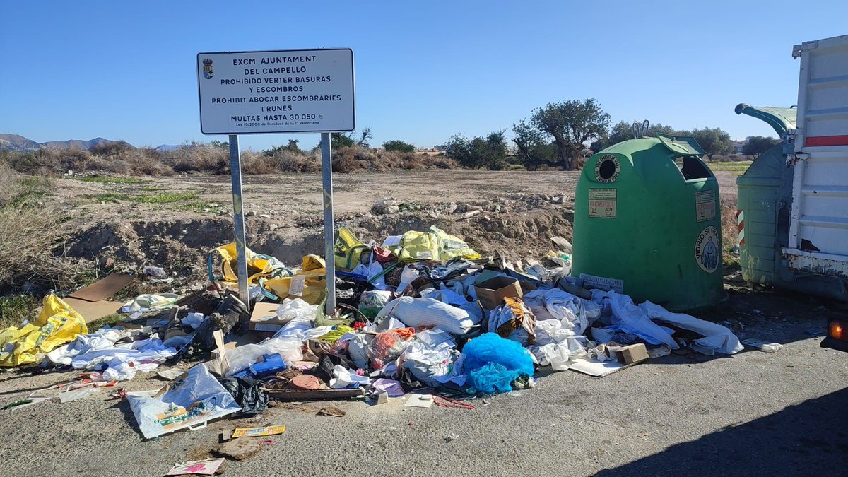 👮🏻‍♂️👮🏻‍♀️La Policía de El Campello identifica y expedienta a cinco vecinos por depositar y desperdigar basura y escombros en zonas prohibidas y junto a los contenedores <a href="/JuanjoBerenguer/">Juanjo Berenguer</a> <a href="/rafagalvaurios/">RAFAEL GALVAÑ URIOS</a> Lee AQUÍ completa la noticia 👉🏻 elcampello.es/index.php?s=no…