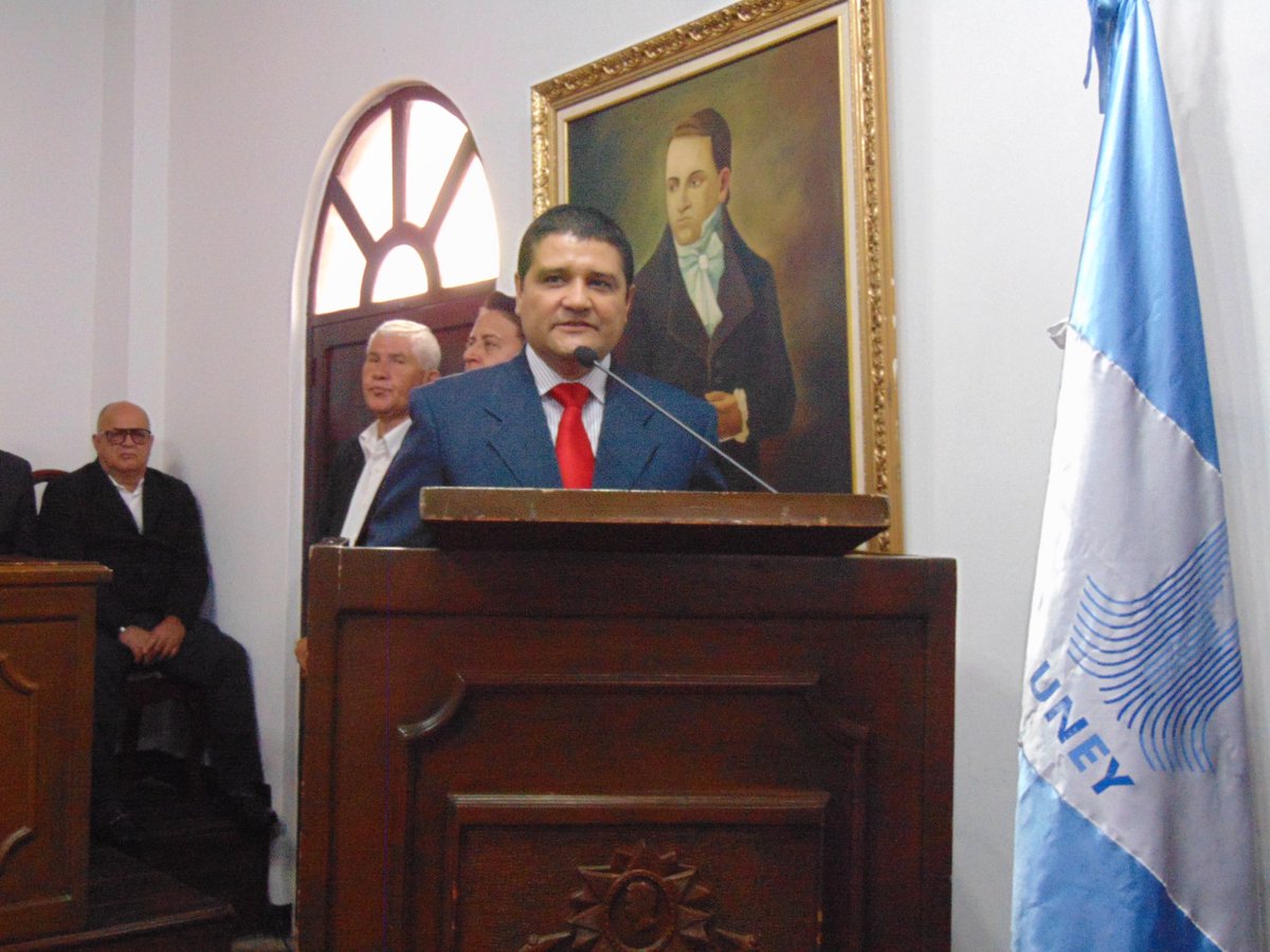 PrensaUney's tweet photo. La @uney_oficial celebró en el Consejo Legislativo del Estado Yaracuy @CleyOficial2023 sus 24 años, durante una sesión en su honor, realizada en el salón solemne "Hugo Rafael Chávez Frías" en #sanfelipe @NicolasMaduro @TibisayLucena8 @MedozaWullian @JLEONYARA @shirleycandanga https://t.co/rbioCWqTss