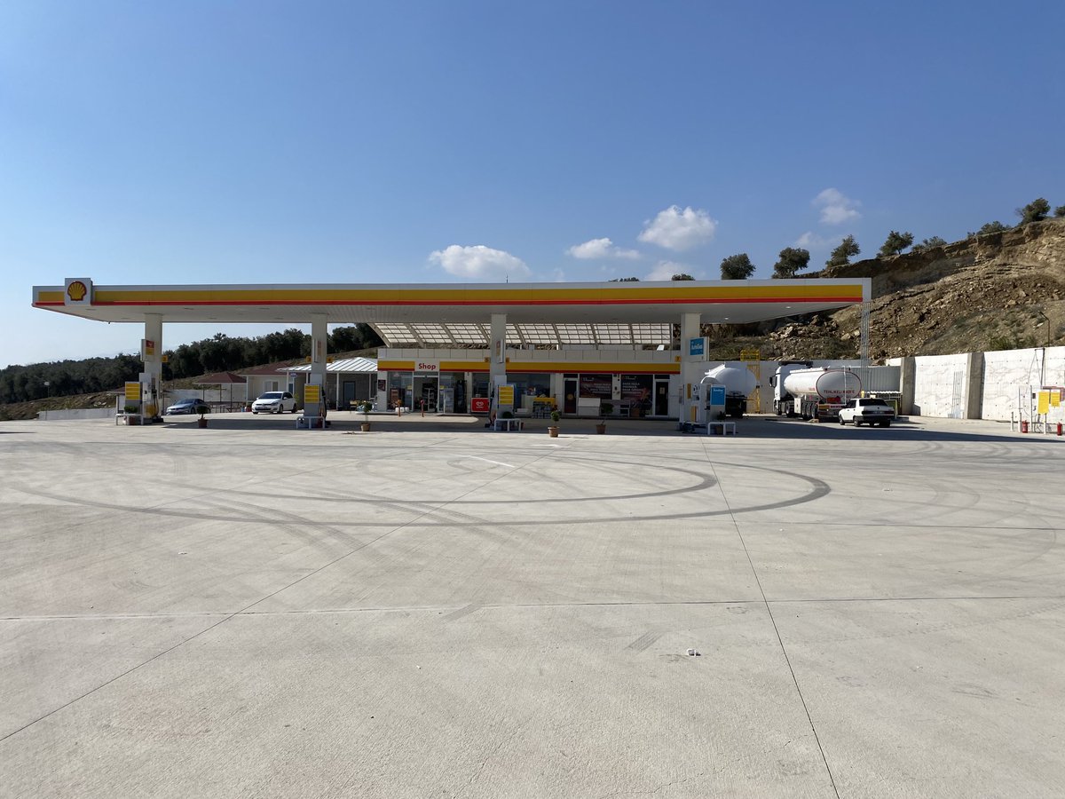 Kein Sprit mehr im #Erdbeben|gebiet der #Türkei kurz vor #Antakya #Hatay. Wann wieder welches kommt weiß niemand.