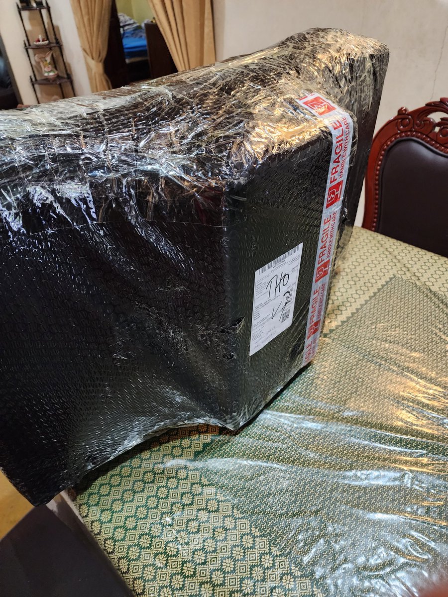 mfaudzinr's tweet image. Ho Ho Ho! What might this be? My Prism+ monitor is finally here with the Vesa mount too. Bought it online using GrabPay facility - 0% Interest 4 payments installment. Shall I do an unboxing later? Why not 😁.

#prismplusmalaysia #monitor #vesamount #IT #GrabPay