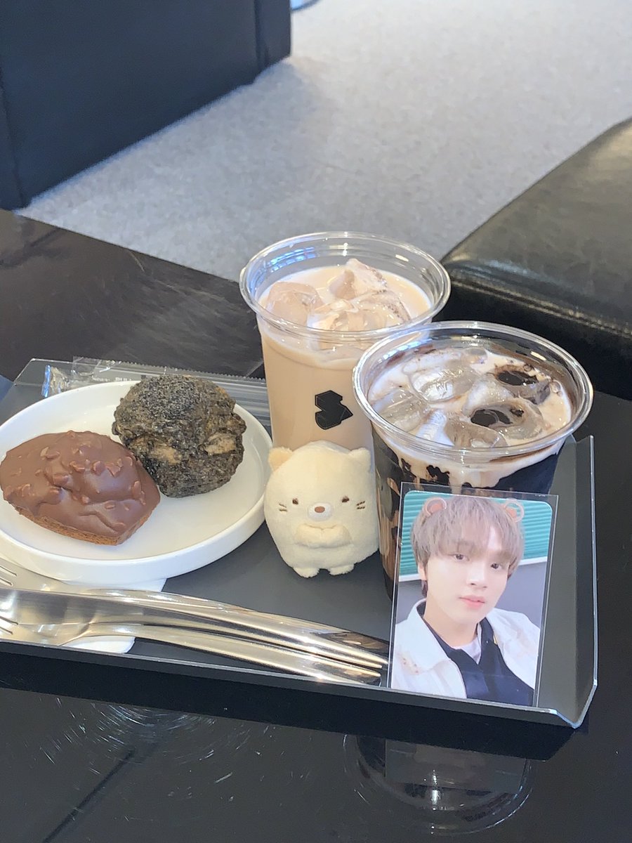 __tulip_7's tweet photo. 📍 상수 도식화 
제과제빵전공으로써 매우 좋아하는 카페 !! 마들렌이 맛도 다양하고 겉바속촉 너무 맛있어요 🥹 그치만 살짝 가격이 무섭다는 점.. 만 빼면 완벽한 곳 . 1층은 미니전시 느낌이 많이 나고 2층도 넓어서 이용하기 편한곳 https://t.co/HsiOi6rNMU