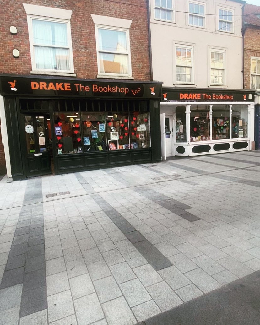 Good morning Stockton- 
The hole has gone!
No longer will you need to step and shimmy to get access to your books - just glide right in 😊

#drakebookshop #stockton #thefutureislocal #supportsmallbusiness #indiebookshop
