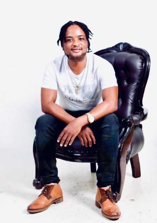 DzAwards2023|Vote4
Sky Daddy born Lennox Gondo is a Spoken Word Artist and Writer. He is also a Founder, Chair and President of the Spoken Word and Writers Association Zw. 

Lion Paw worked with various organisations and institutions for human rights advocacy