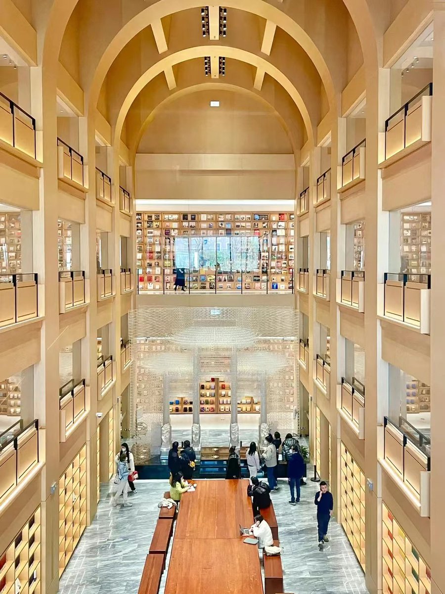 work_worth's tweet photo. My friend in Shanghai just checked out the #ZikaweiLibrary 徐家汇書院.
Opened on the site of China’s FIRST museum, it’s many things in one: a bookworms’ paradise, an art gallery, a hub of creative culture and more. A visit would definitely be lovely! @litshanghai @TMK_TinaManiK https://t.co/zveUeRnIpn