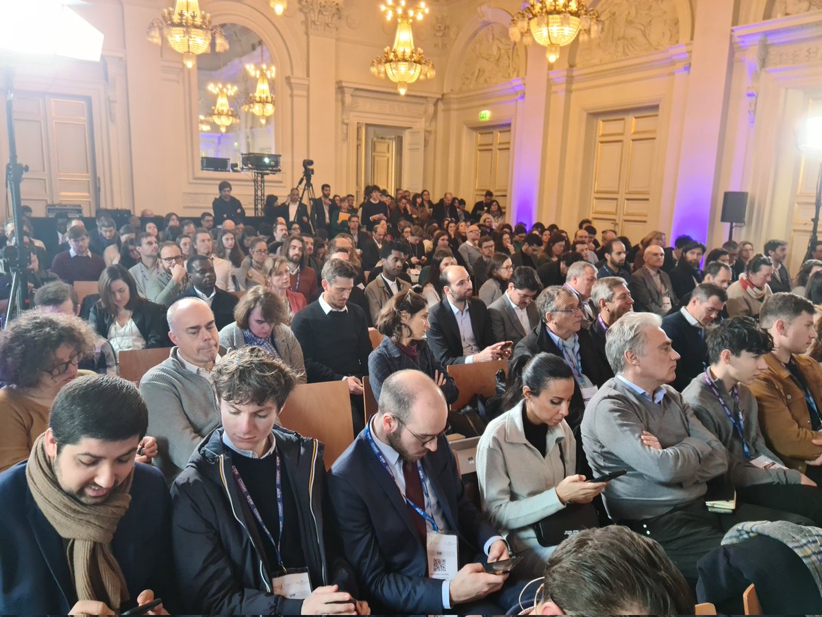 NOVABUILD_'s tweet image. 1er retour d'experience du plus important projet de massification de la #rénovation, 1500 logements en 4 lots. Avec Bruno Madelaine @ALH_49 et Edouard Robic #Redcat Architecture "le pas de côté, ça fonctionne quand tout le monde s'y met, quand on crée un mouvement" #enerjmeeting