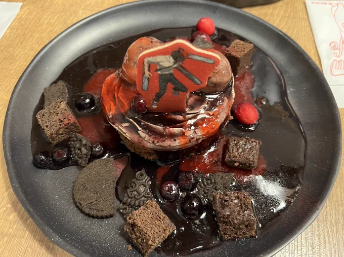 チェンソーマンカフェでした禍々しいのばかりコンしてきましたコベニちゃん当たってよかったー 