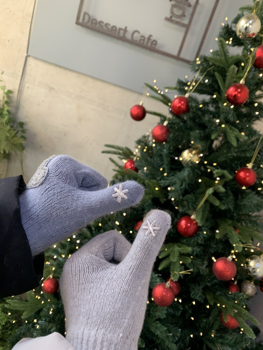 __tulip_7's tweet photo. 장갑 만들러 또 가고싶다 🧤🧣 
옵젵상가 갔다가 바로 보연희로 가는 코스 🍓 https://t.co/GbKIMq1qLJ
