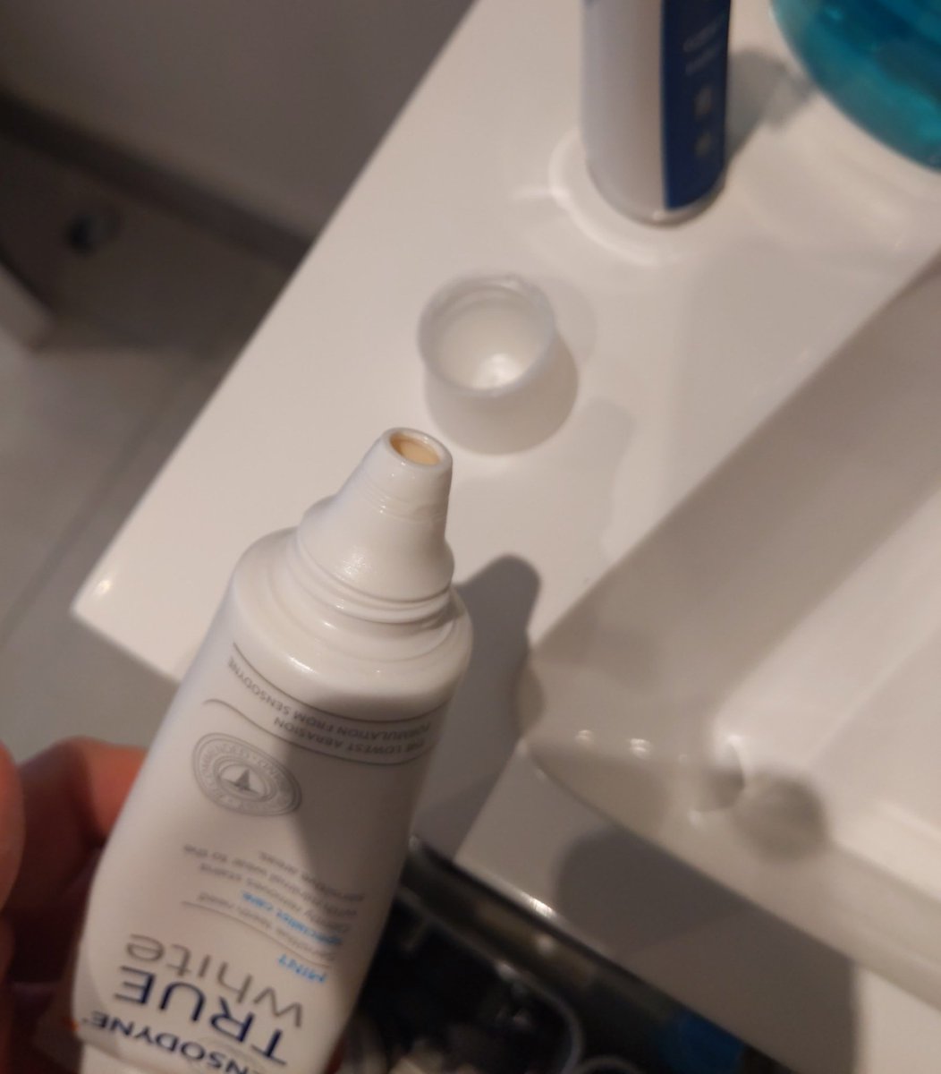 Big shout out to @SensodyneGBI &amp; <a href="/GSK/">GSK</a> for their research and development work on this toothpaste tube and spout. The 'rings device' gives perfect paste delivery, stays super clean with minimal effort 👏🏼👏🏼👏🏼 #appreciationtweet