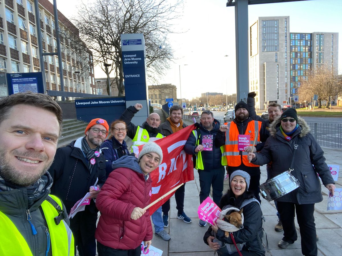 LJMUCU's tweet photo. Thank you @RMTLiv5 @RMTunion for your solidarity #ucuRISING #FairPay #Strike #Solidarity https://t.co/DDowj3WzZ1