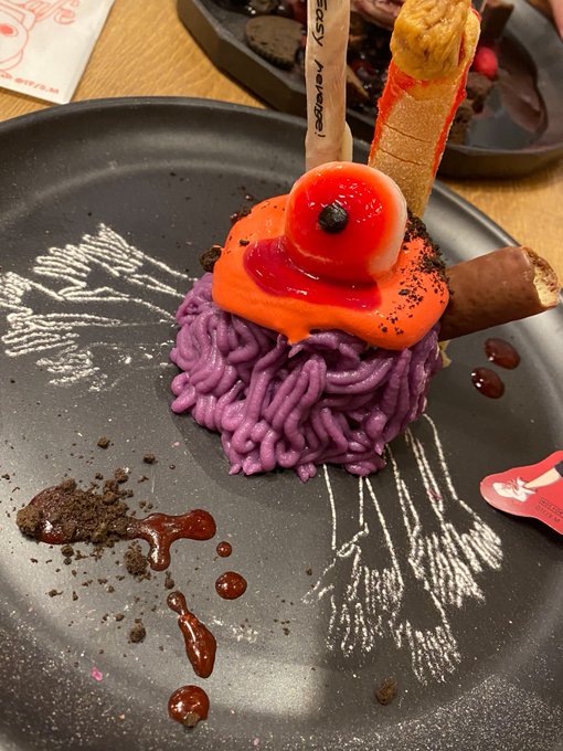 チェンソーマンカフェでした禍々しいのばかりコンしてきましたコベニちゃん当たってよかったー 