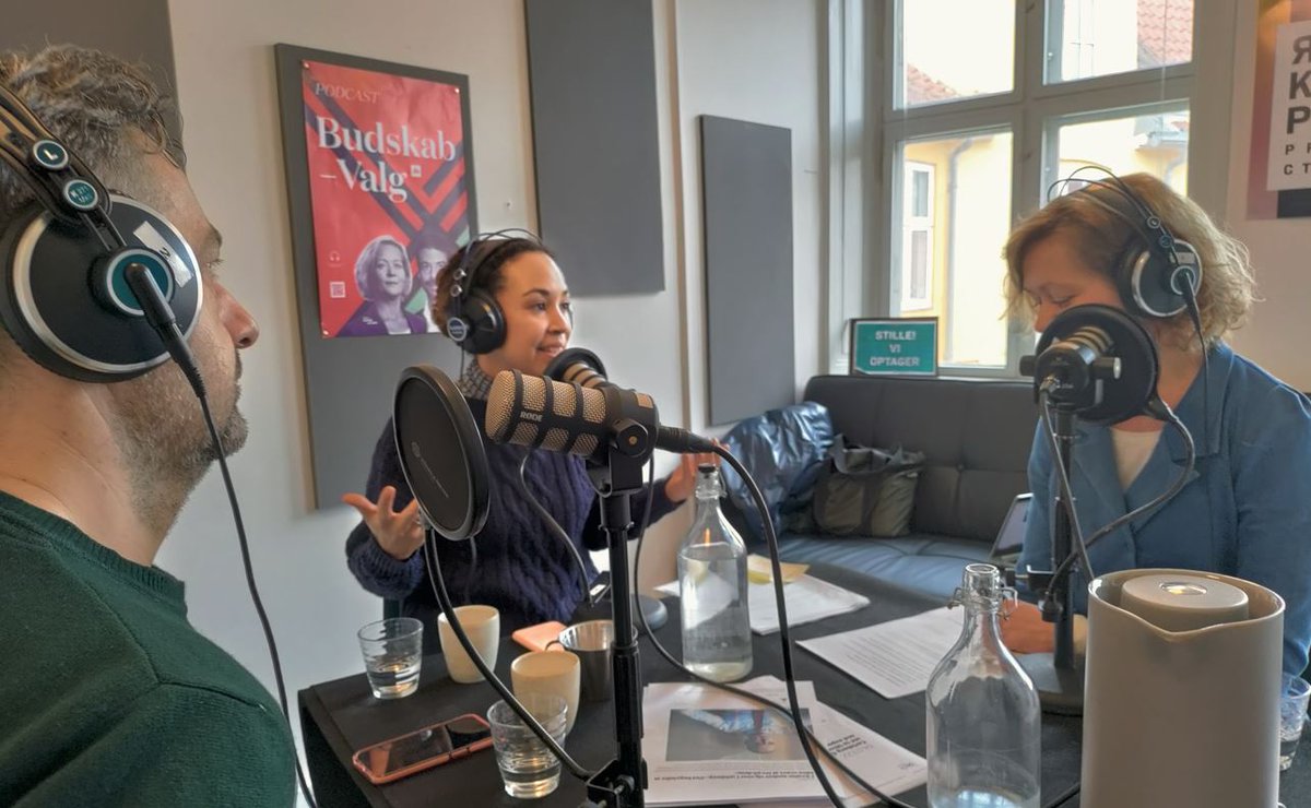 marienyhus's tweet image. Stærk debut fra Nanna Vestgård i 🎧Budskab i dag. Vi taler bl.a. om @CarlsbergDK der måtte krabbe sig ned fra den moralske hest, og om hvor vidt @HKjerrumgaard med sin "overlægestemme" kan tage hættetrøje på i @Deadline_dr #komdk #dkmedier