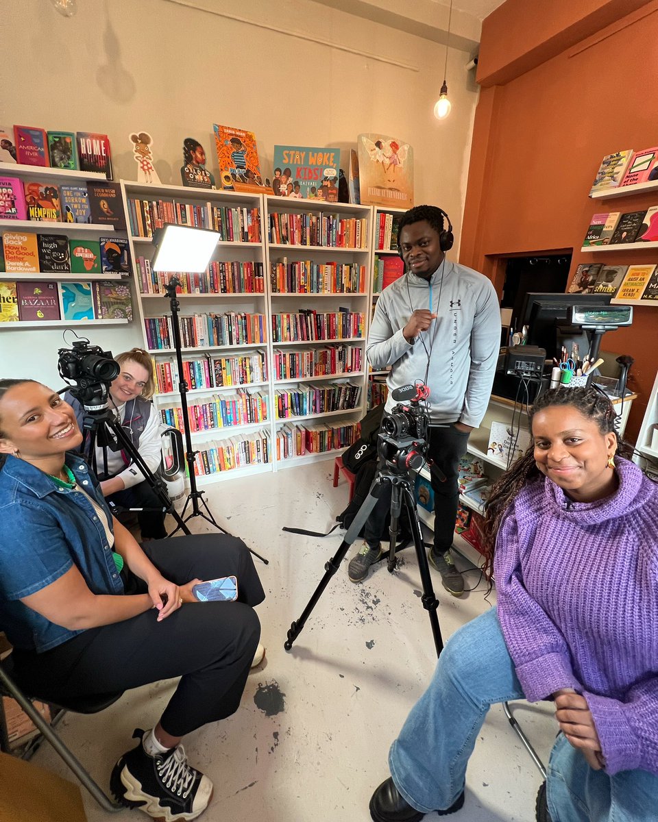 EmmaLBentley's tweet image. 4 people, 1 room 📚

@marymandefield @kamara89 @ZaiRambles